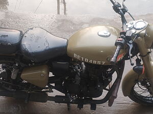 Second Hand Royal Enfield Classic Classic Signals - Dual Channel ABS in Begusarai