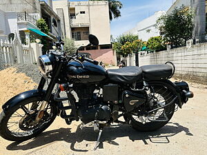 Second Hand Royal Enfield Classic Classic Dark - Dual Channel ABS in Bhopal