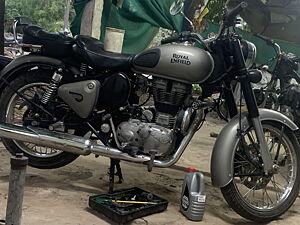 Second Hand Royal Enfield Classic Classic Dark - Dual Channel ABS in Tanuku