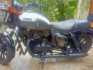 Second Hand Yezdi Roadster Dual Tone in Jabalpur