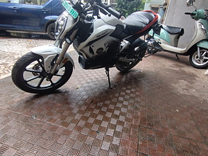 Second Hand Revolt RV 400 Premium in Mumbai