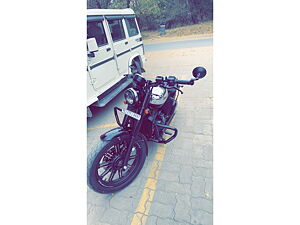 Second Hand Jawa 42 Bobber Black Mirror and Red Sheen - Alloy Wheel in Ahmedabad