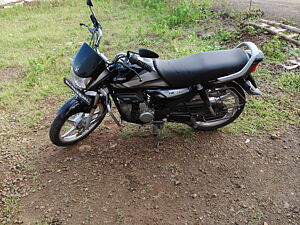 Second Hand Hero HF Deluxe Self Alloy in Kolhapur