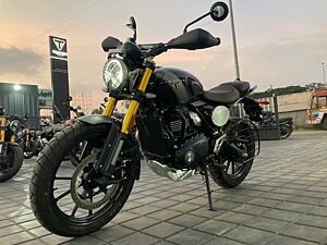 Second Hand Triumph Scrambler 400X Standard in Erode