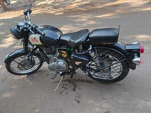 Second Hand Royal Enfield Classic Heritage Premium in Rajkot