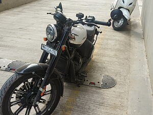 Second Hand Jawa 42 Bobber Black Mirror and Red Sheen - Alloy Wheel in Agra