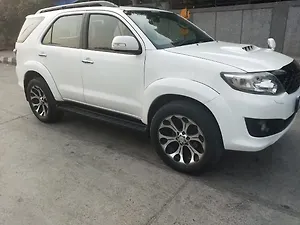 Second Hand Toyota Fortuner 3.0 4x2 AT in Delhi