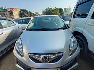 Second Hand Honda Brio V MT in Lucknow