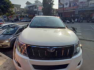 Second Hand महिंद्रा XUV500 w10 एडब्ल्यूडी in लखनऊ