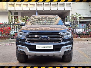 Second Hand Ford Endeavour Titanium 3.2 4x4 AT in Hyderabad