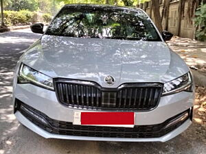 Second Hand Skoda Superb Sportline AT in Meerut