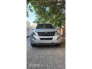 Second Hand महिंद्रा XUV500 w10 in लखनऊ