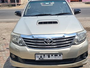 Second Hand Toyota Fortuner 4x2 AT in Dehradun