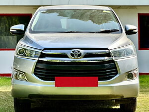 Second Hand Toyota Innova Crysta 2.4 V Diesel in Lucknow