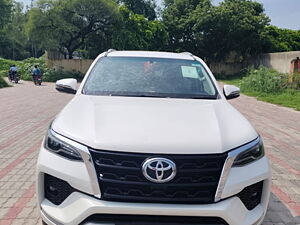 Second Hand Toyota Fortuner 4X2 AT 2.8 Diesel in Meerut