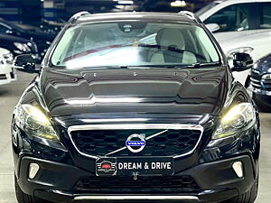 Second Hand Volvo V40 Cross Country T4 Momentum in Mumbai