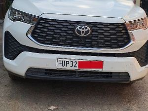 Second Hand Toyota Innova Hycross VX Hybrid 8 STR in Lucknow