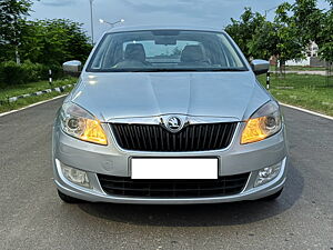 Second Hand Skoda Rapid 1.5 TDI CR Ambition AT with Alloy Wheels in Mohali