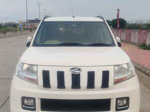 Second Hand महिंद्रा tuv300 t8 in इंदौर