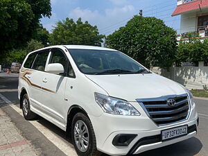 Second Hand Toyota Innova 2.5 G 8 STR BS-IV in Lucknow