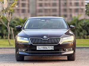 Second Hand Skoda Superb L&K TDI AT in Surat