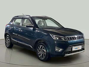 Second Hand Mahindra XUV300 W8 (O) 1.2 Petrol AMT in Delhi