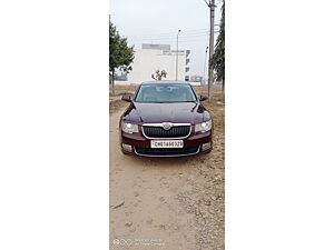 Second Hand Skoda Superb Elegance 1.8 TSI AT in Chandigarh