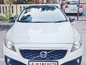 Second Hand वोल्वो v40 क्रॉस कंट्री डी3 in अहमदाबाद