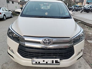 Second Hand Toyota Innova Crysta 2.4 V Diesel in Dehradun