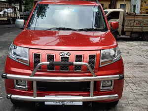 Second Hand महिंद्रा tuv300 t10 in कोलकाता