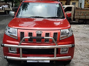 Second Hand Mahindra TUV300 T10 in Kolkata