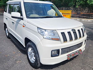 Second Hand Mahindra TUV300 T8 in Delhi