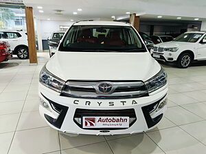 Second Hand Toyota Innova Crysta 2.4 V Diesel in Bangalore