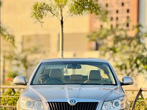 Second Hand Skoda Laura Elegance 2.0 TDI CR AT in Surat