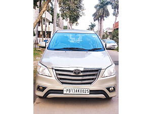 Second Hand Toyota Innova 2.5 ZX 7 STR BS-IV in Chandigarh