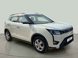 Second Hand महिंद्रा xuv300 w6 1.2 पेट्रोल in अहमदाबाद