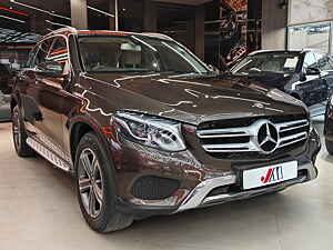 Second Hand मर्सिडीज़ बेंज़ GLC 220 डी प्रोग्रेसिव in अहमदाबाद