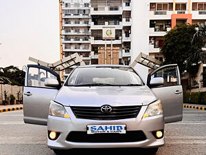 Second Hand Toyota Innova 2.5 GX BS IV 8 STR in Agra