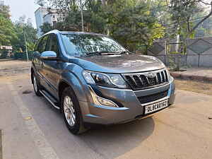 Second Hand महिंद्रा XUV500 w10 ऑटोमैटिक in दिल्ली