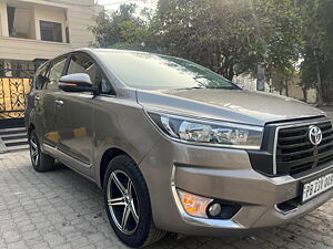 Second Hand Toyota Innova Crysta GX 2.4 7 STR in Jalandhar