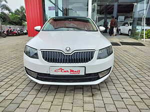 Second Hand Skoda Octavia Elegance 2.0 TDI AT in Nashik