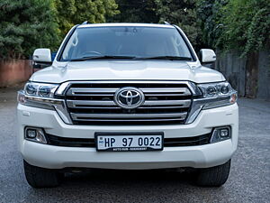 Second Hand Toyota Land Cruiser LC 200 VX in Delhi