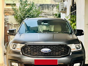 Second Hand Ford Endeavour Titanium 3.2 4x4 AT in Lucknow