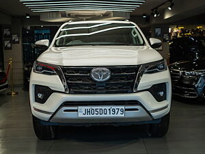 Second Hand Toyota Fortuner 4X4 AT 2.8 Diesel in Delhi