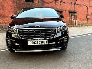 Second Hand Kia Carnival Limousine Plus 7 STR in Delhi