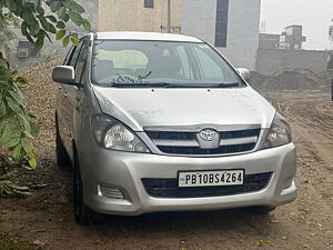 Second Hand Toyota Innova 2.5 G4 8 STR in Ludhiana