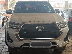 Second Hand Toyota Hilux High 4X4 AT in Raipur