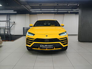 Second Hand Lamborghini Urus Twin-Turbo V8 in Delhi