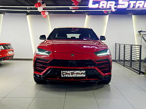 Second Hand Lamborghini Urus Twin-Turbo V8 in Kolkata