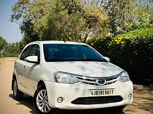 Second Hand Toyota Etios Liva V in Ahmedabad